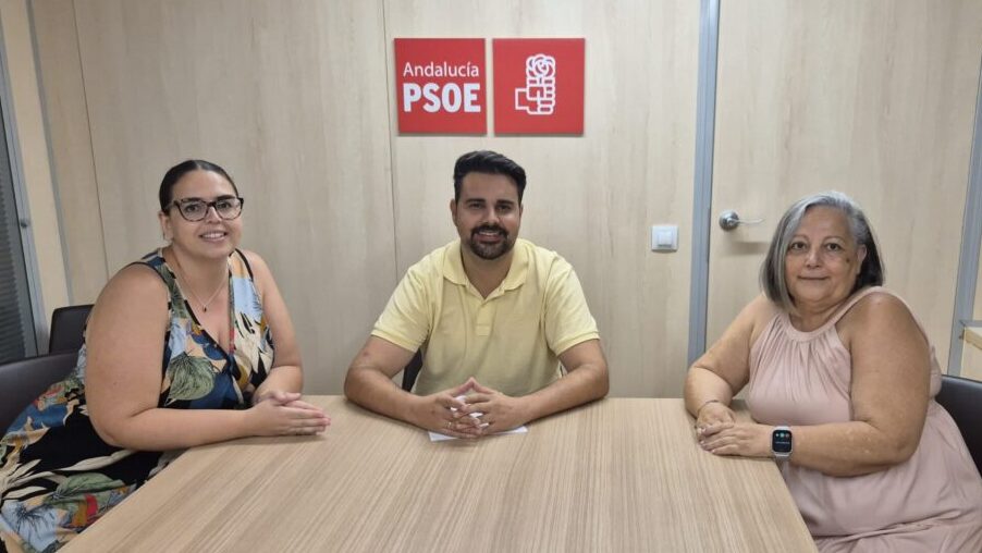 El PSOE muestra su apoyo al colectivo de TCAE y critica que Moreno Bonilla deje una de cada tres bajas sin cubrir