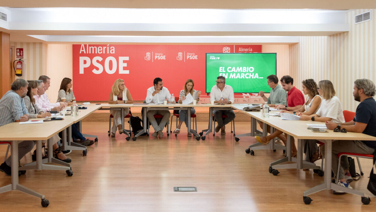 El PSOE presenta su plan para “salvar” la educación pública con menos alumnos por aula y más plazas para docentes