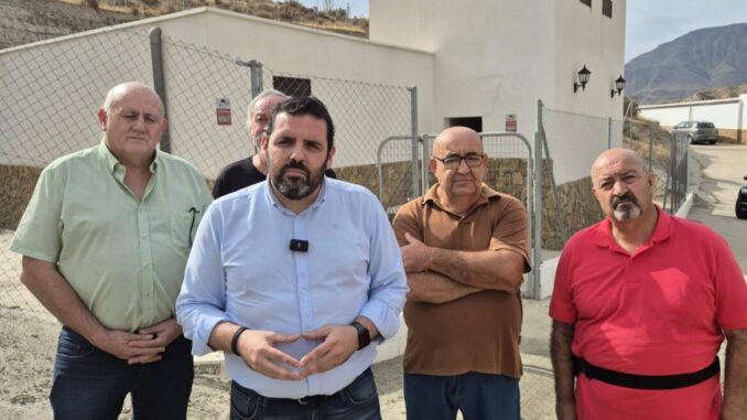 Los diputados provinciales Gutiérrez y Ruiz junto al alcalde de Alsodux, Manuel Cuadra y concejales socialistas Los diputados provinciales Gutiérrez y Ruiz junto al alcalde de Alsodux, Manuel Cuadra y concejales socialistas