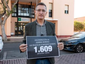 Sánchez Teruel en la puerta del Centro de Salud de Ciudad Jardín