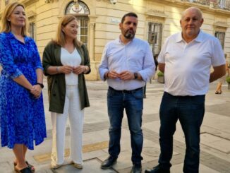 Los diputados socialistas durante la atención a medios
