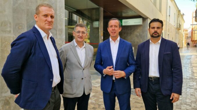 aEl secretario General, José María Martín junto a los socialistas almerienses, Enríquez, Sánchez Teruel y Hernández El secretario general del PSOE de Almería denuncia que el Gobierno andaluz solo ha ejecutado el 14,5 % de lo presupuestado para la provincia desde 2019