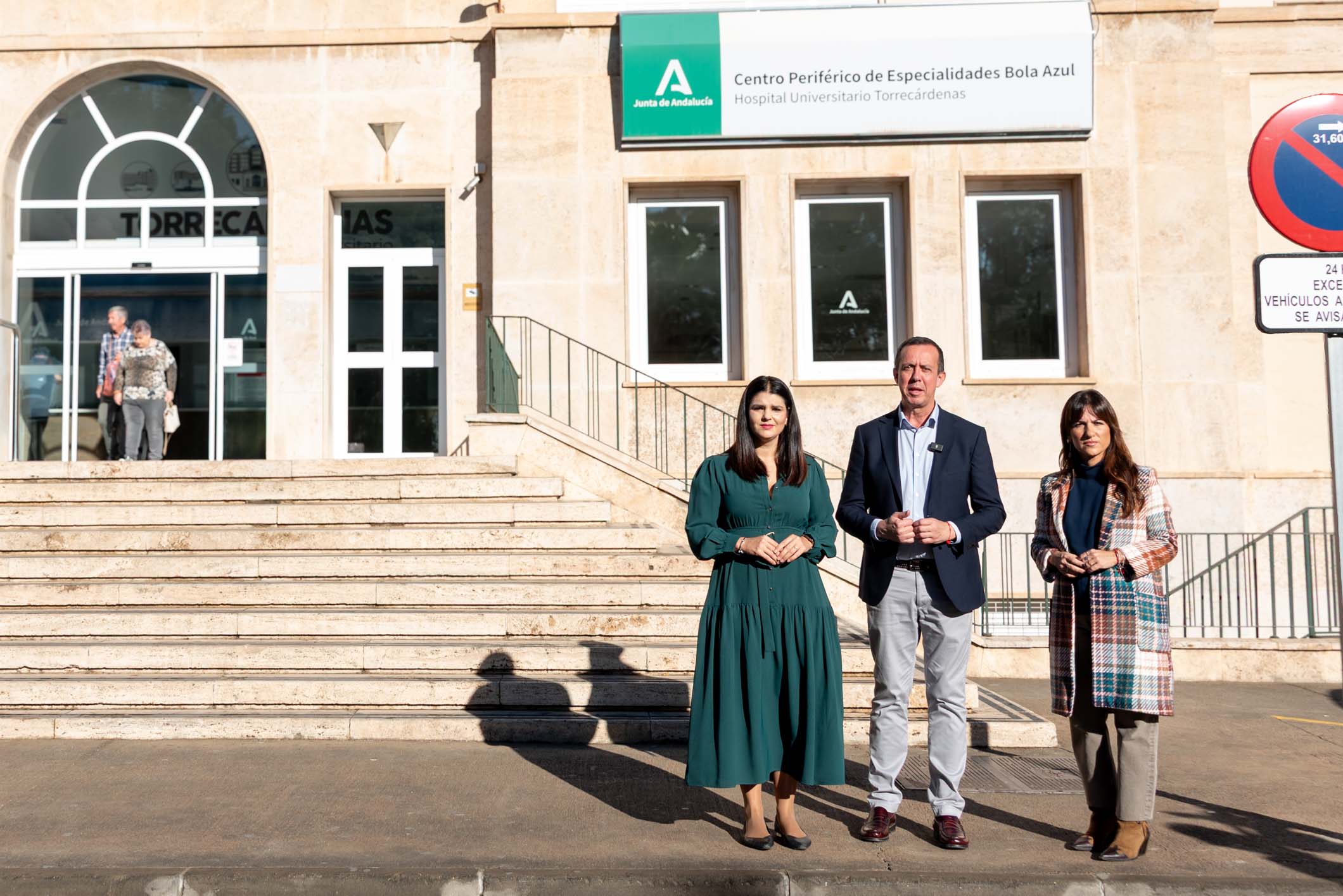 El PSOE exige a Moreno Bonilla que “no desvista un santo para vestir a otro” y contrate profesionales para los nuevos centros sanitarios