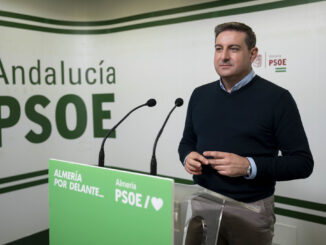 El secretario de Organización del PSOE de Almería, José Nicolás Ayala, en rueda de prensa