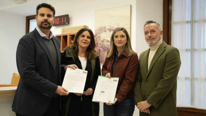 Los parlamentarios andaluces del PSOE durante el registro