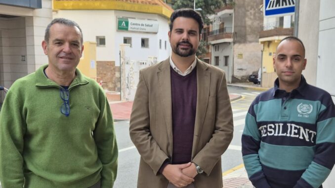 Fotografía junto Centro de Salud de Huércal-Overa