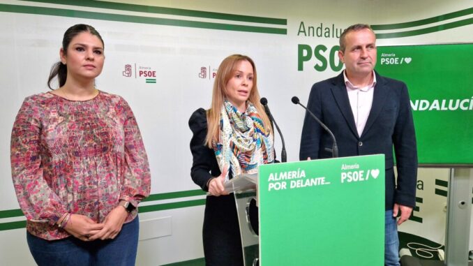 Soledad Martínez junto a la alcaldesa de Castro, Noemí Cruz y el alcalde de Lubrín, Domingo Ramos