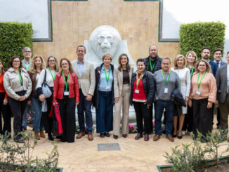 Socialistas junto a miembros del sector en el Parlamento
