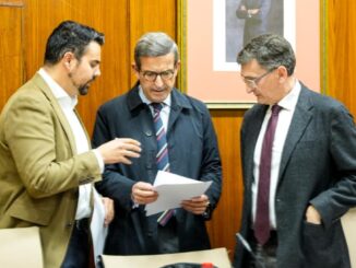 Hernández y Sánchez Teruel hacen entrega al consejero