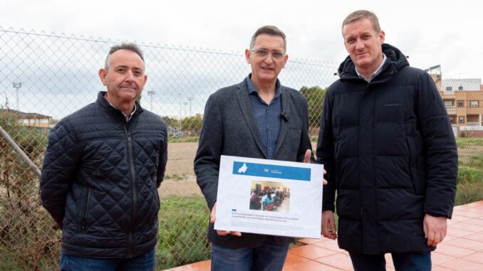 Sánchez Teruel junto a los concejales socialistas del Ayuntamiento de Almería, Mañas y Enríquez