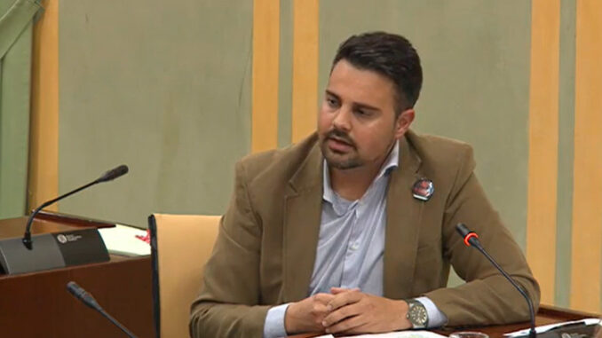 Hernández durante la comisión