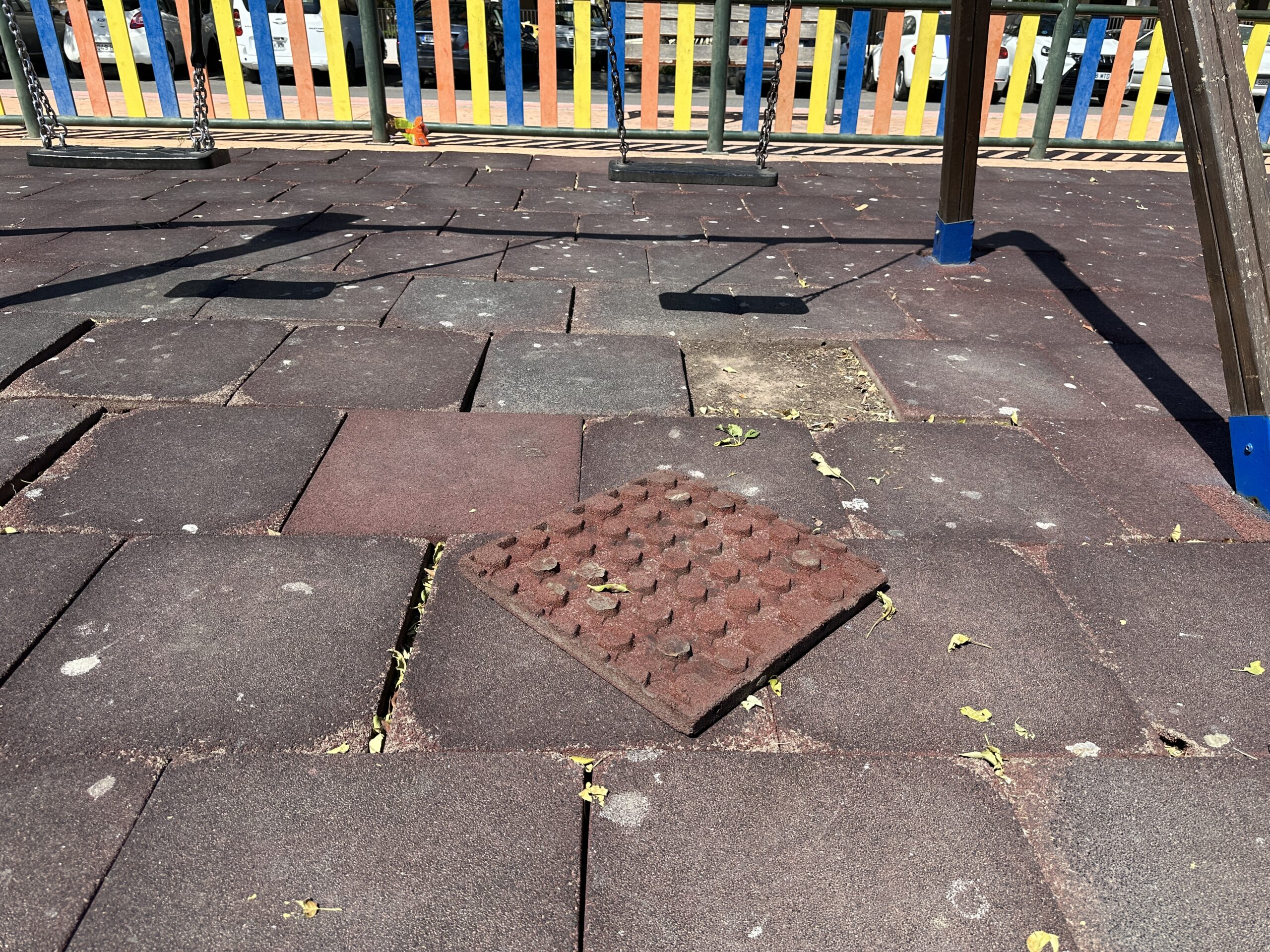 ALMERÍA. Casi la mitad de las áreas infantiles inspeccionadas en Almería suspenden y siguen abiertas