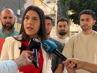 Victoria Cruz en la atención a medios