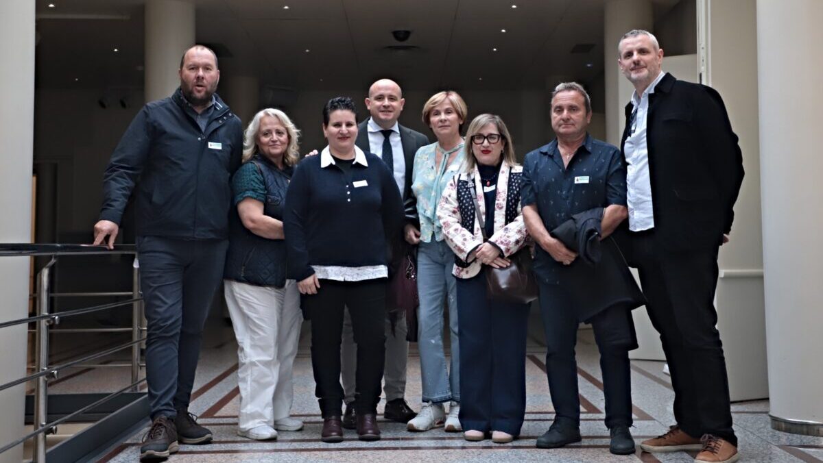 El PSOE exige en el Senado mejoras laborales en el sector del manipulado y el PP vuelve a votar en contra