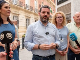 Juan Manuel del Real junto a diputados provinciales socialistas en la atención a medios