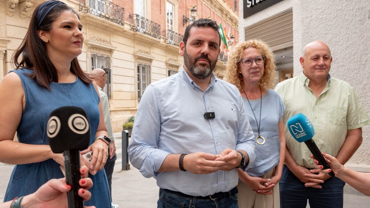 El PSOE de Almería exige explicaciones por las adjudicaciones de ‘Sabores Almería’ vinculadas a Francisco González Bellido, secretario general del PP y delegado de la Junta