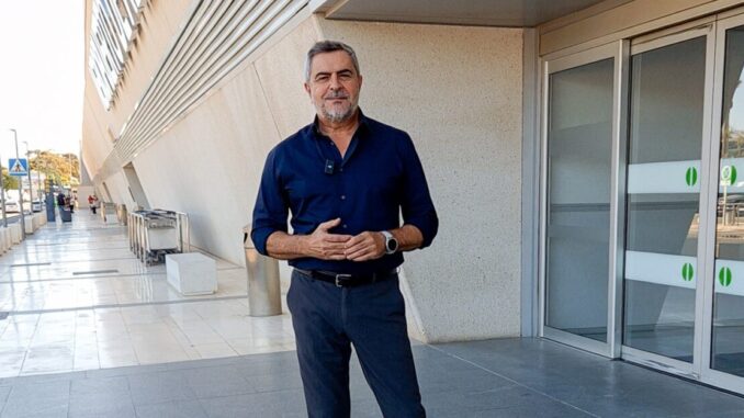 Juan Antonio Lorenzo en el aeropuerto de almería
