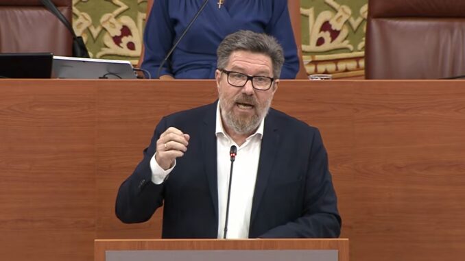 Rodrigo Sánchez Haro, en el Pleno del Parlamento