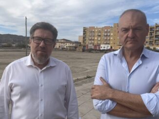 El parlamentario andaluz Rodrigo Sánchez junto al alcalde de Cuevas, Antonio Fernández