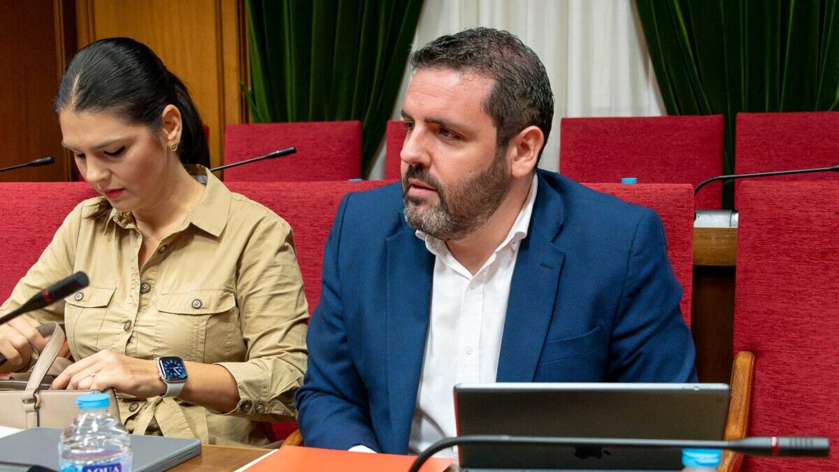 El PSOE acusa al presidente de la Diputación de utilizar el plan de bienestar animal para perseguir y castigar a tres ayuntamientos socialistas