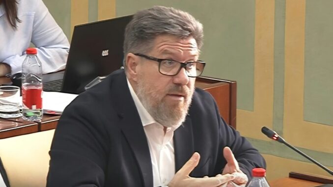 Rodrigo Sánchez, durante la comisión de sostenibilidad y medio ambiente